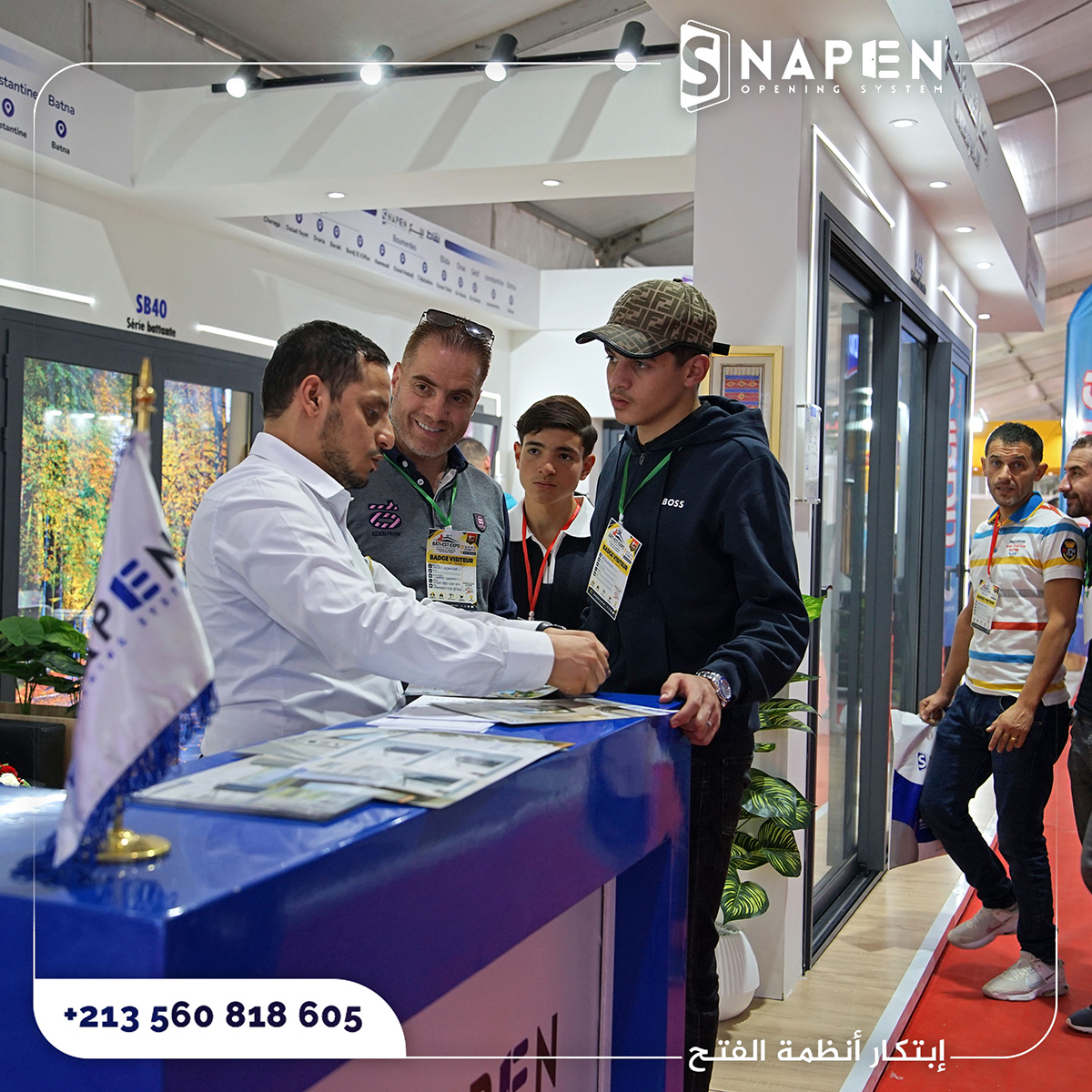 Comptoir d'accueil du stand SNAPEN : remise des catalogues aux visiteurs de BATI-EST-EXPO 2026
